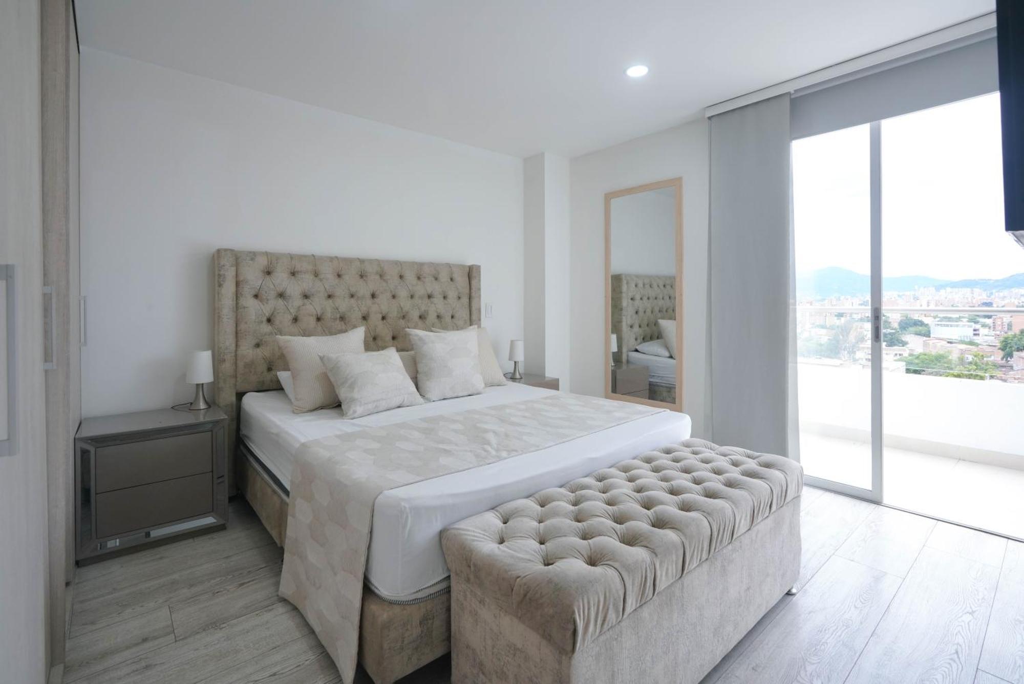 Torre Ginebra Apartment