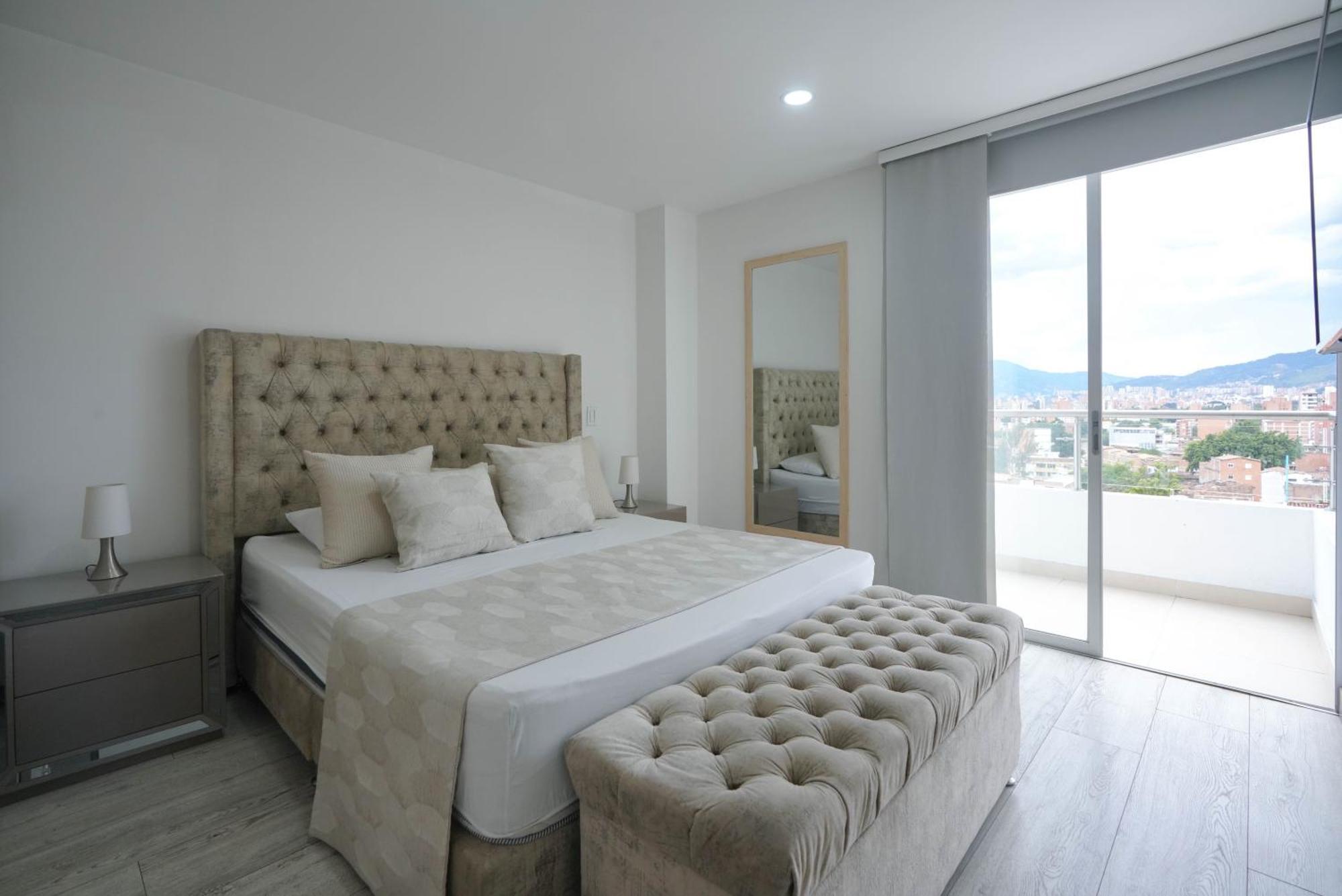 Torre Ginebra Apartment *